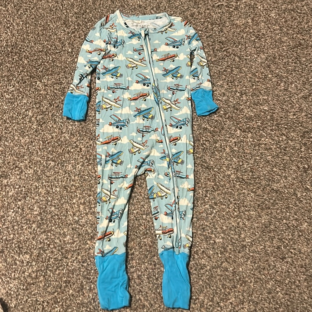 EUC, no stains or flaws Posh Peanut Sleeper